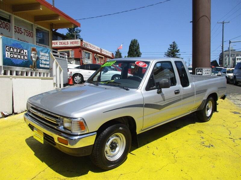 Toyota-pickup-deluxe-1990-silver-11