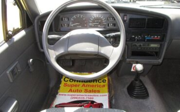 Toyota-pickup-deluxe-1990-silver-13