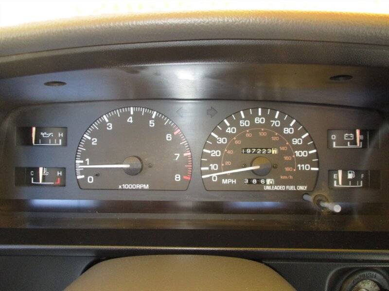 Toyota-pickup-deluxe-1990-silver-14