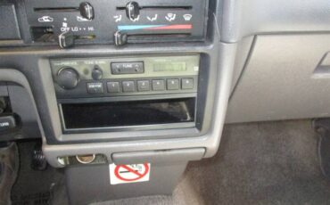 Toyota-pickup-deluxe-1990-silver-16