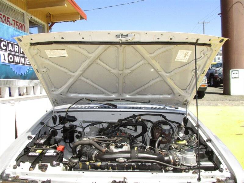 Toyota-pickup-deluxe-1990-silver-19