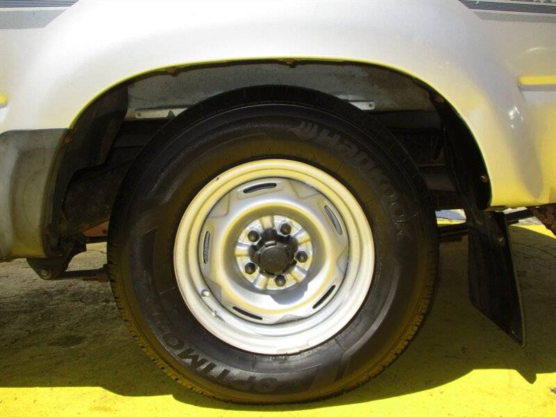 Toyota-pickup-deluxe-1990-silver-23
