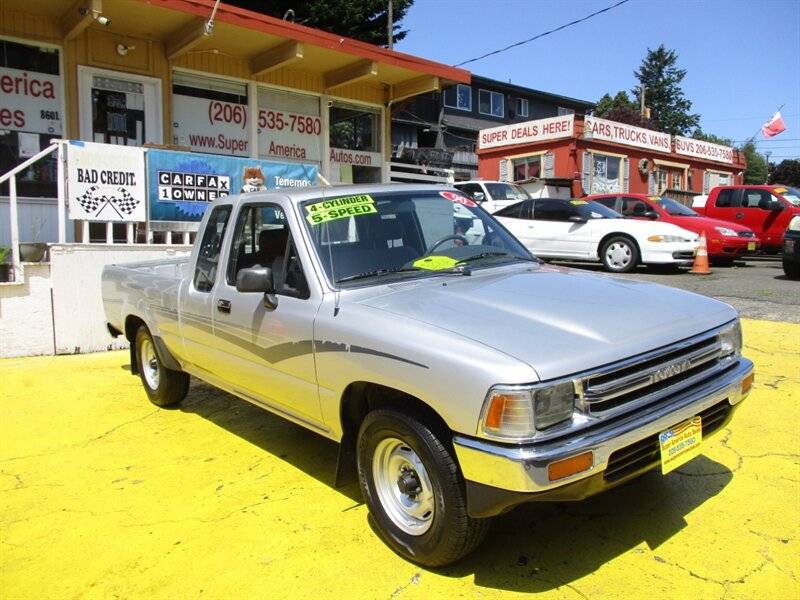 Toyota-pickup-deluxe-1990-silver-3