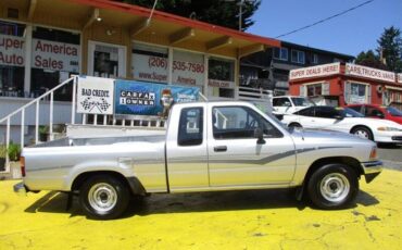 Toyota-pickup-deluxe-1990-silver-4