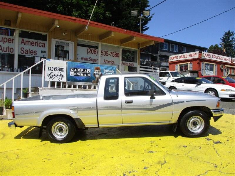 Toyota-pickup-deluxe-1990-silver-4
