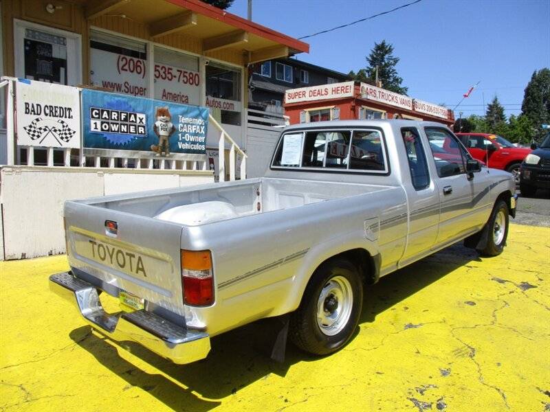 Toyota-pickup-deluxe-1990-silver-5
