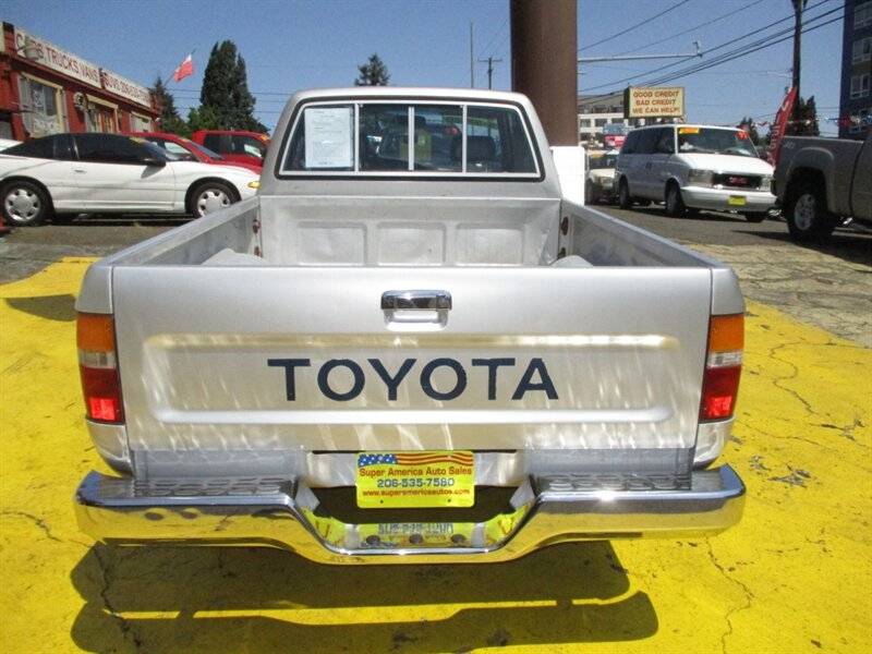 Toyota-pickup-deluxe-1990-silver-6