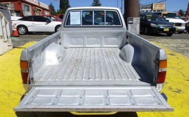 Toyota-pickup-deluxe-1990-silver-8