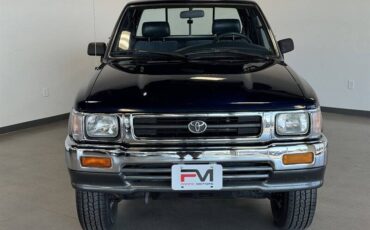 Toyota-pickup-deluxe-2dr-deluxe-1992-silver-1