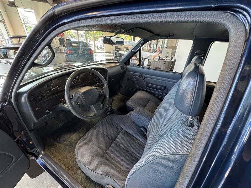 Toyota-pickup-deluxe-2dr-deluxe-1992-silver-10