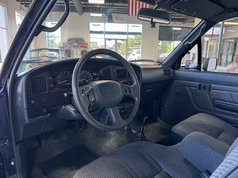 Toyota-pickup-deluxe-2dr-deluxe-1992-silver-11
