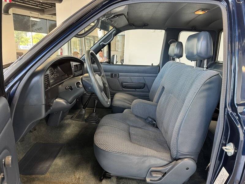 Toyota-pickup-deluxe-2dr-deluxe-1992-silver-12
