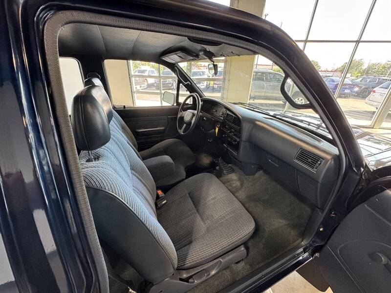 Toyota-pickup-deluxe-2dr-deluxe-1992-silver-14