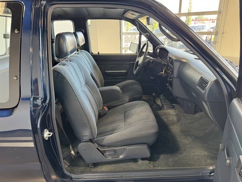 Toyota-pickup-deluxe-2dr-deluxe-1992-silver-15