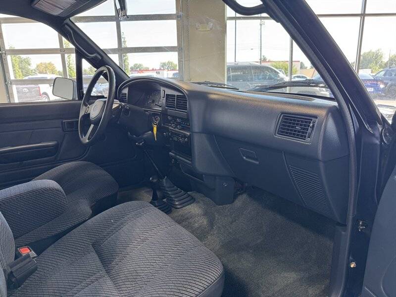 Toyota-pickup-deluxe-2dr-deluxe-1992-silver-16