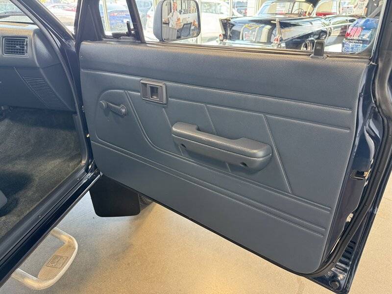 Toyota-pickup-deluxe-2dr-deluxe-1992-silver-17