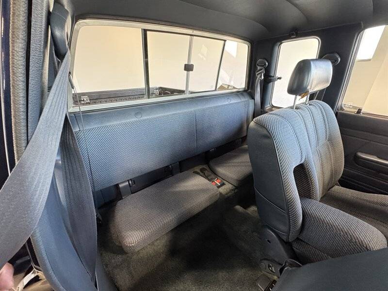 Toyota-pickup-deluxe-2dr-deluxe-1992-silver-18