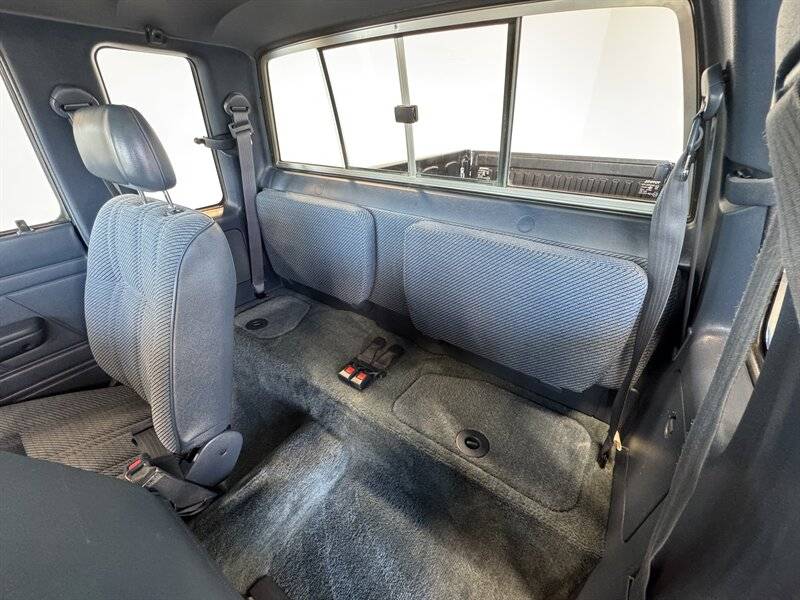 Toyota-pickup-deluxe-2dr-deluxe-1992-silver-19