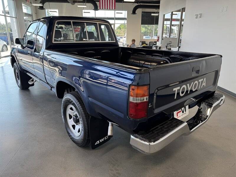 Toyota-pickup-deluxe-2dr-deluxe-1992-silver-4