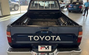 Toyota-pickup-deluxe-2dr-deluxe-1992-silver-5