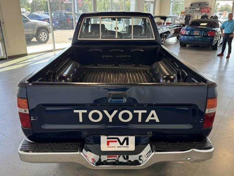 Toyota-pickup-deluxe-2dr-deluxe-1992-silver-5