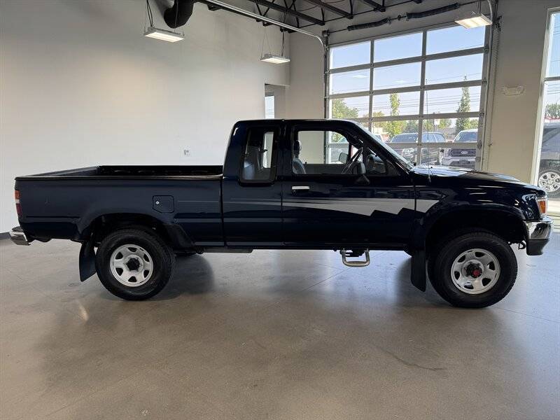 Toyota-pickup-deluxe-2dr-deluxe-1992-silver-7