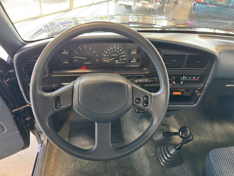 Toyota-pickup-deluxe-2dr-deluxe-1992-silver-9