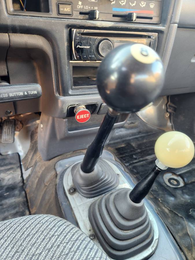Toyota-pickup-dlx-1994-grey-20
