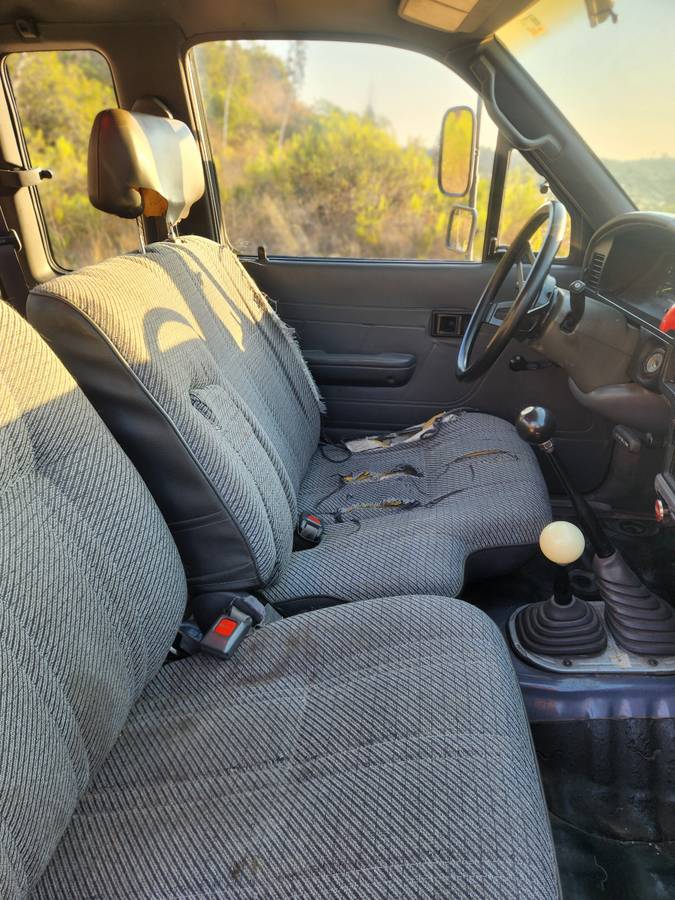 Toyota-pickup-dlx-1994-grey-22