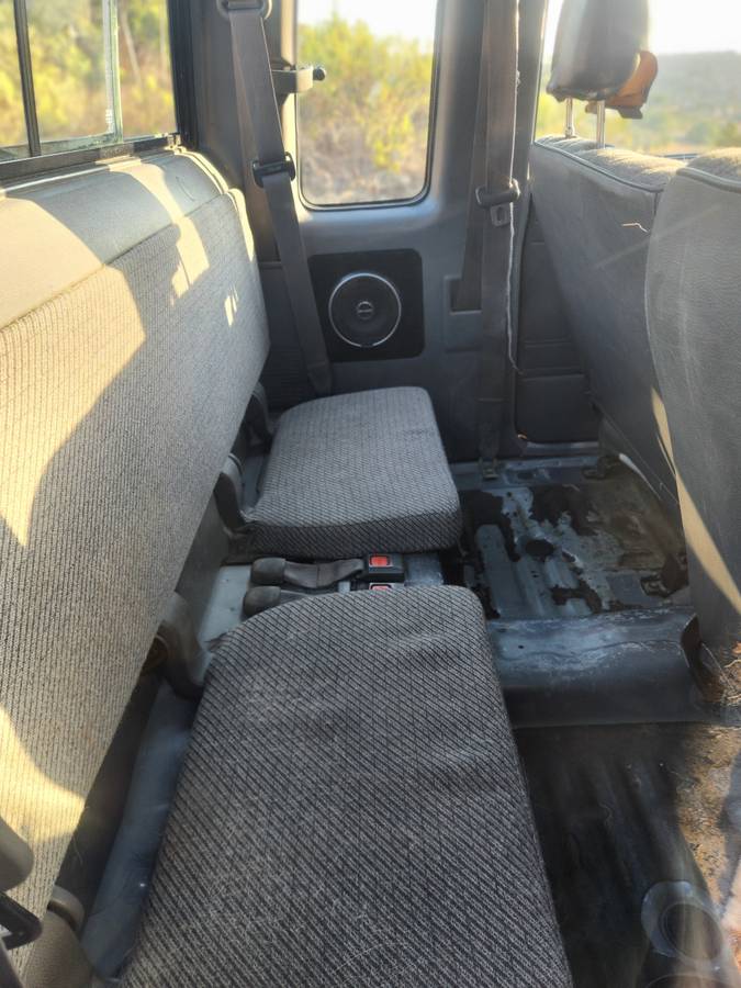 Toyota-pickup-dlx-1994-grey-23