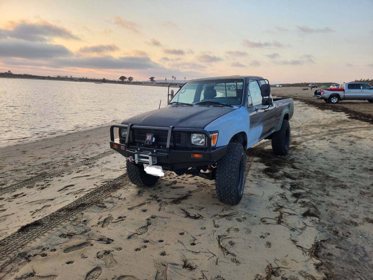 Toyota-pickup-dlx-1994-grey-3