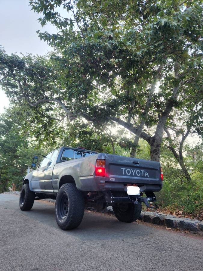 Toyota-pickup-dlx-1994-grey-4