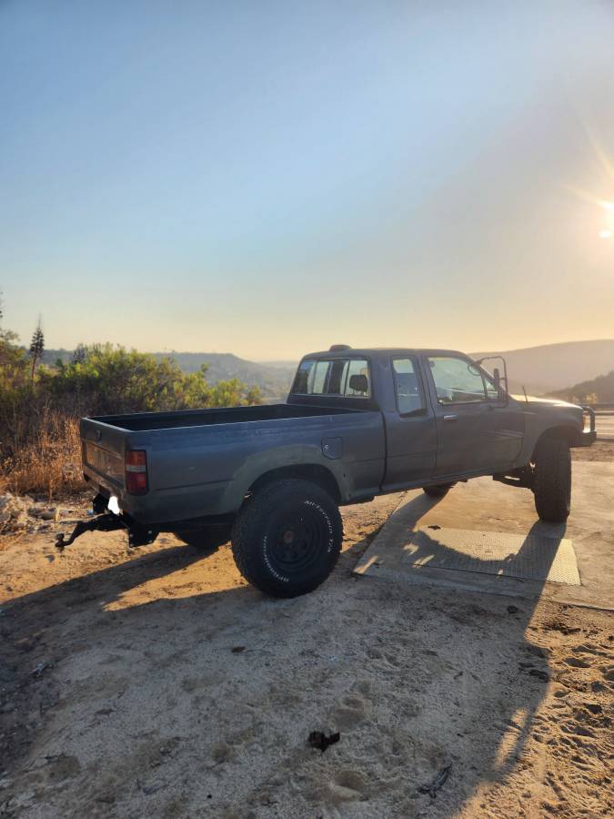 Toyota-pickup-dlx-1994-grey-7