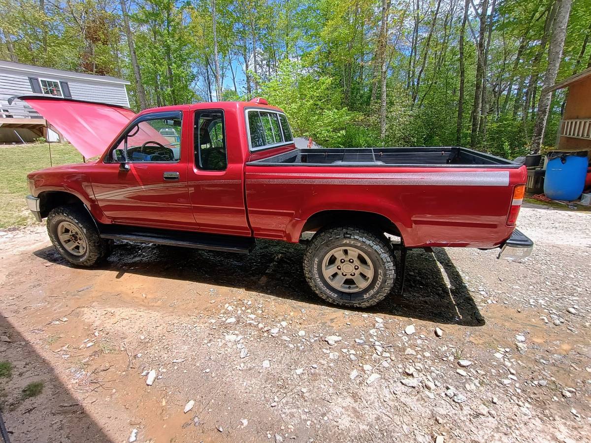 Toyota-pickup-dx-extra-cab-1994-red-1