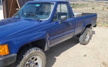 Toyota-pickup-truck-1985-1