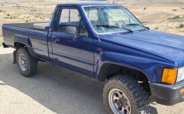 Toyota-pickup-truck-1985