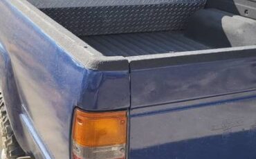 Toyota-pickup-truck-1985-4