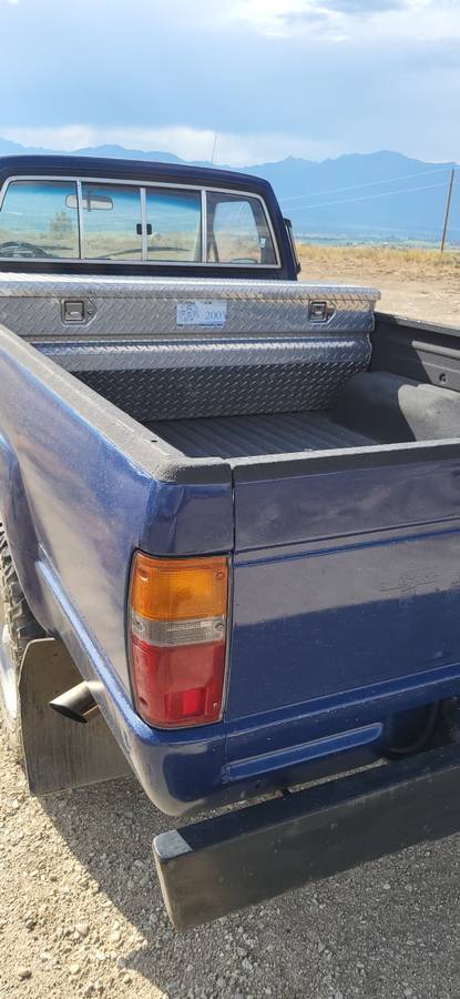 Toyota-pickup-truck-1985-4