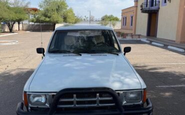Toyota-pickup-truck-1985-white-10