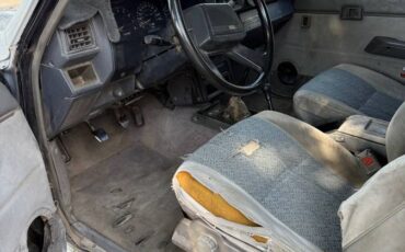 Toyota-pickup-truck-1985-white-11