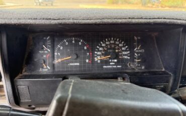 Toyota-pickup-truck-1985-white-13