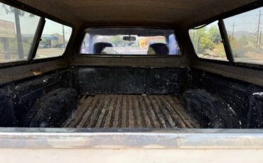 Toyota-pickup-truck-1985-white-17