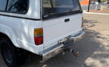 Toyota-pickup-truck-1985-white-4