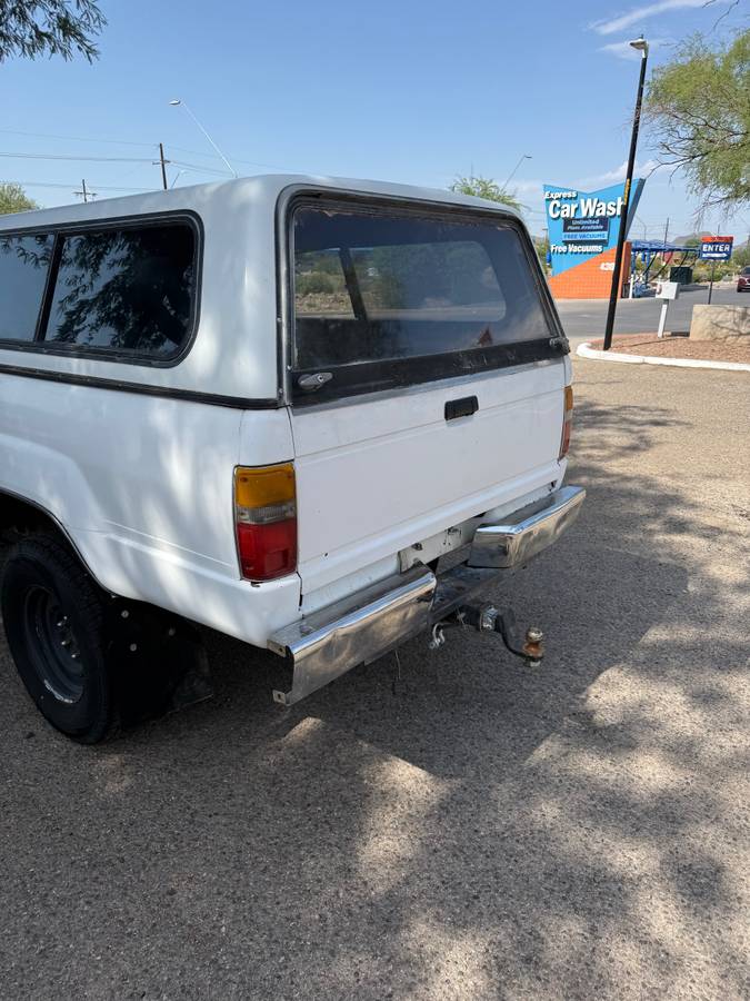Toyota-pickup-truck-1985-white-4