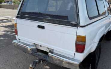 Toyota-pickup-truck-1985-white-5