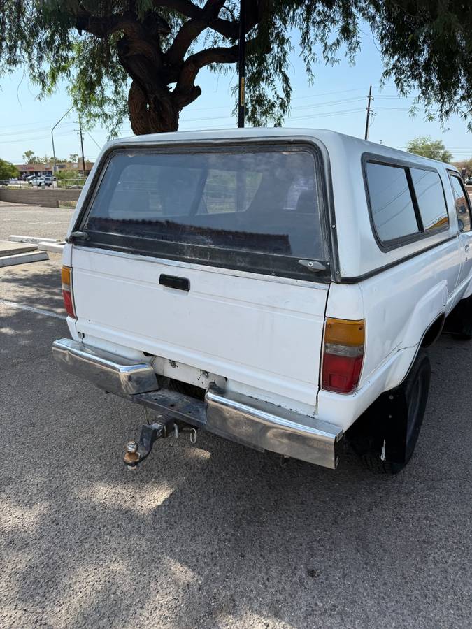 Toyota-pickup-truck-1985-white-5
