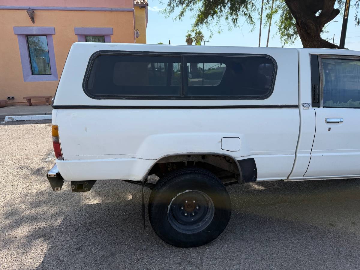 Toyota-pickup-truck-1985-white-6