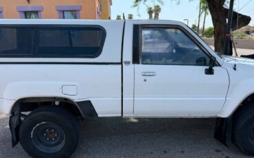 Toyota-pickup-truck-1985-white-7