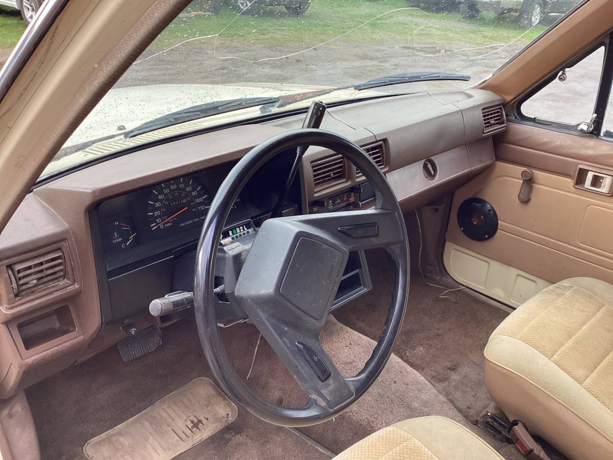 Toyota-pickup-truck-1986-yellow-10