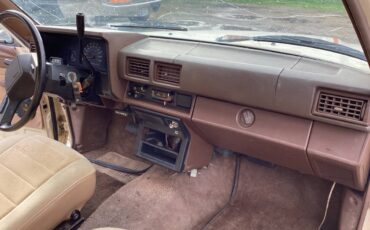 Toyota-pickup-truck-1986-yellow-13